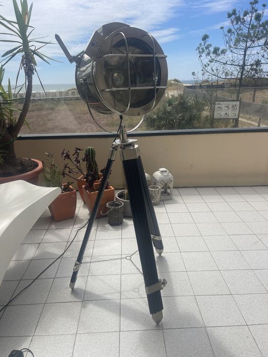 CANDEEIRO DE PÉ MOVIE