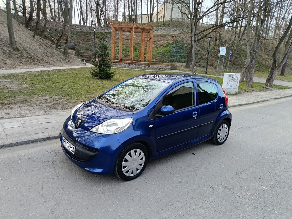 Peugeot 107  1.0 Benz . 5 drzwi . Klima  .
