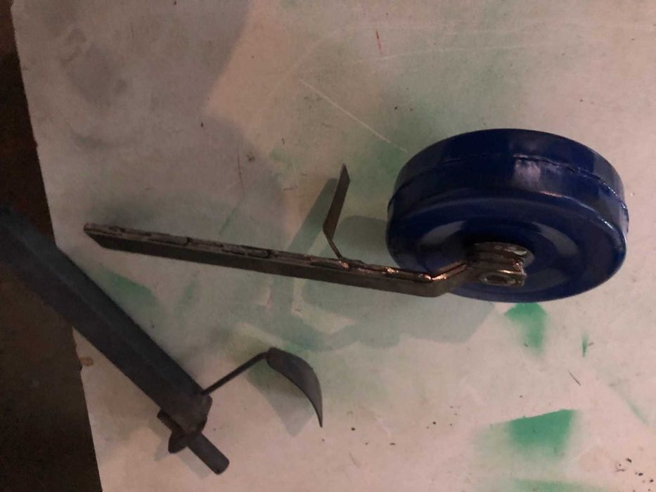 Колесо металеве. Для копалки, сажалки, плуга тощо. Вал в комплекте