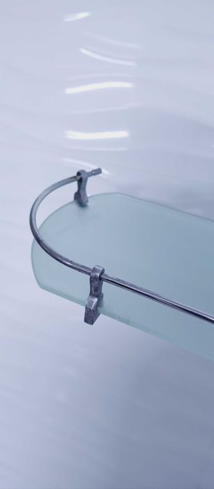 Скляна полиция у ванну