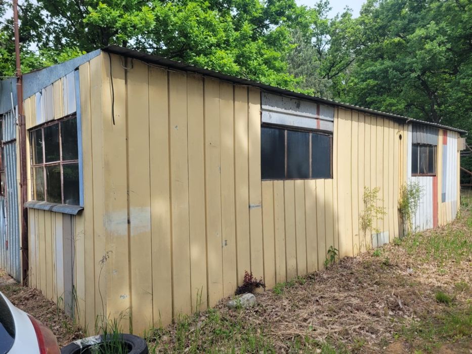 Hala warsztat z kanałem