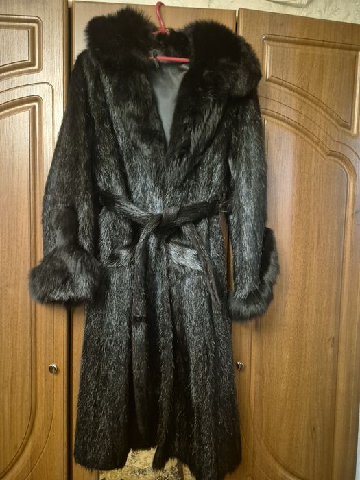 Шуба з нутрії,  пісцевий воротник