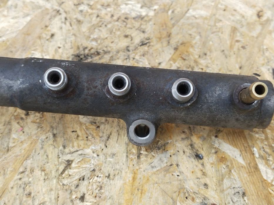 Volvo XC70 II 2007-2016 2.4 D V70 S80 Паливна рейка рампа 31259011