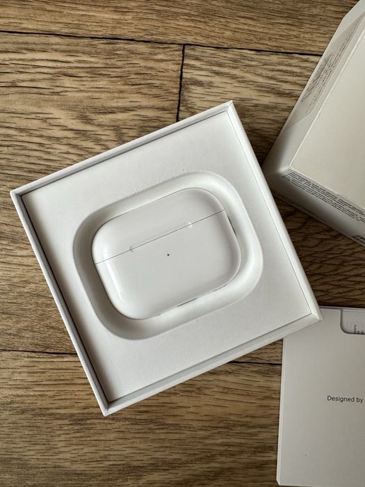 AirPods Pro 2 (2nd generation) with MagSafe. Стан і батарея супер!