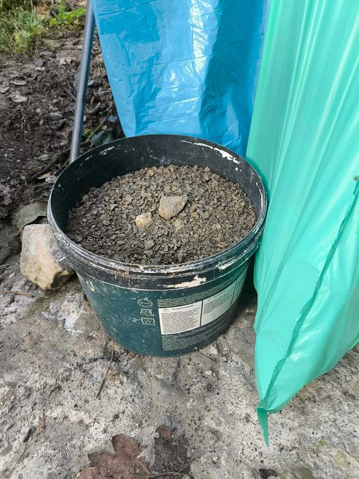 Oddam za darmo 2 wiadra żwiru / podsypki pod kostkę
