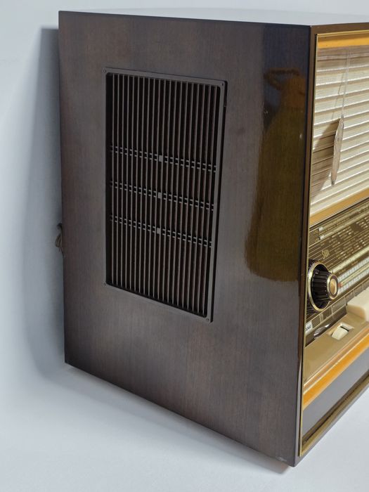 Rádio antigo reparado SABA