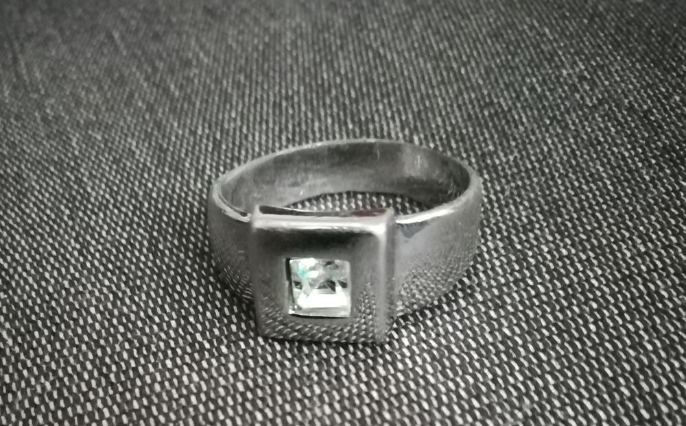 Anel metal  cromado com brilhante