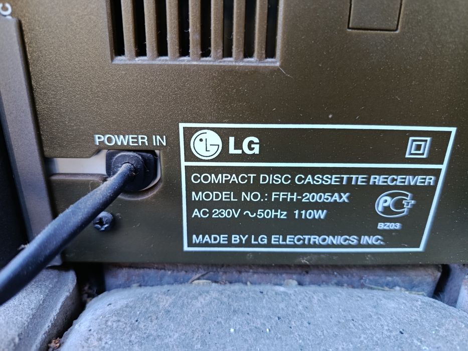 Музикальний центр LG.