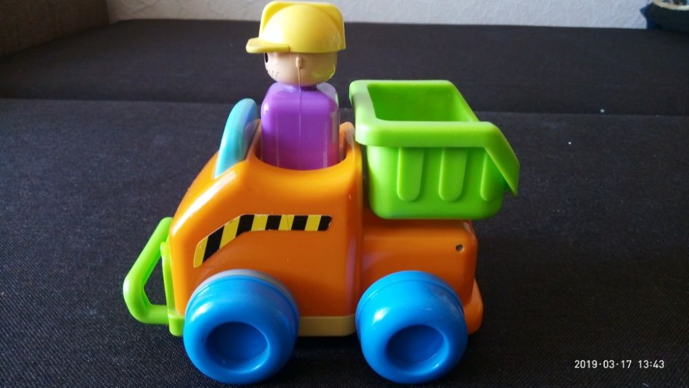 Инерционная машинка-грузовик Tomy