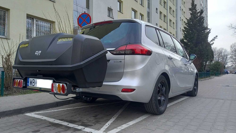 Wypożyczalnia wynajem thule box na hak dachowy bagażnik narty stok