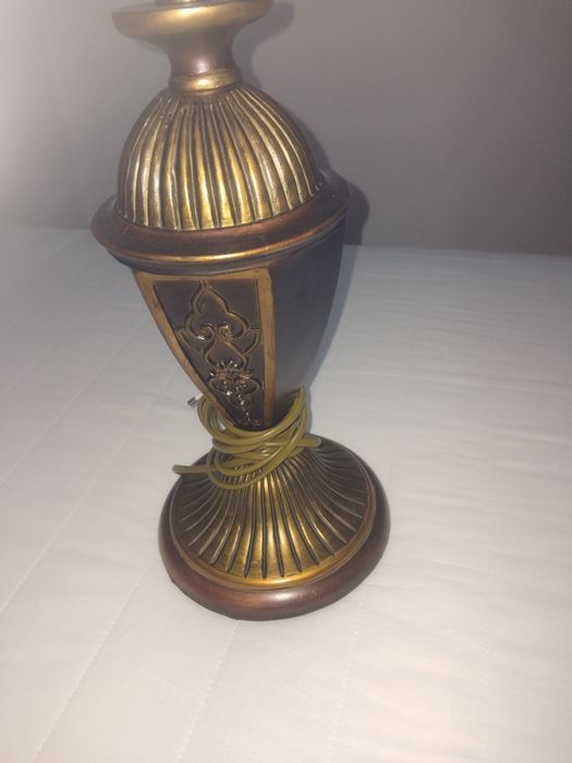 Candeeiro pé em madeira