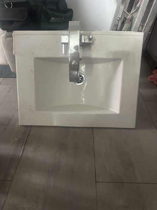 Umywalka 61x46,5 cm+ bateria