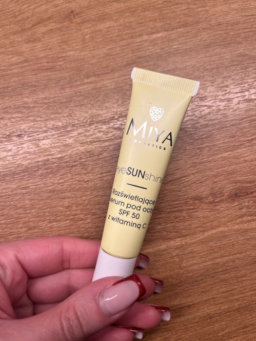 Miya rozświetlające serum pod oczy z spf 50
