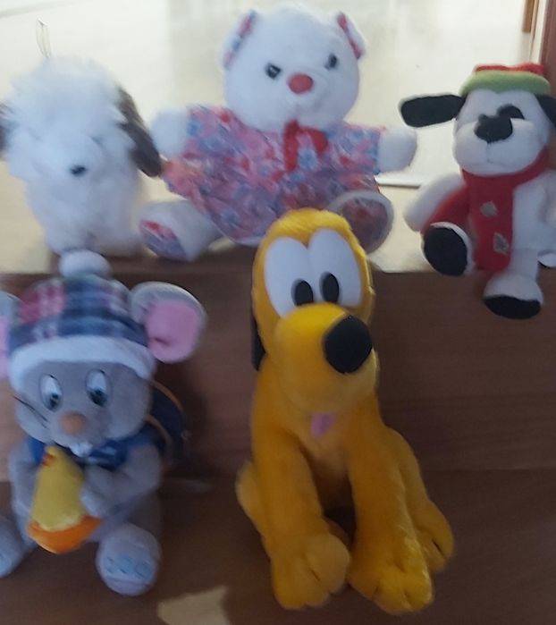 Varios peluches.