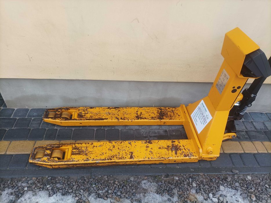Paleciak z wagą elektroniczną 2000 kg