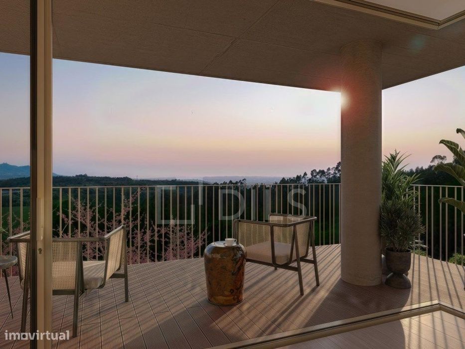 Apartamento T3 com terraço no Belas Clube de Campo