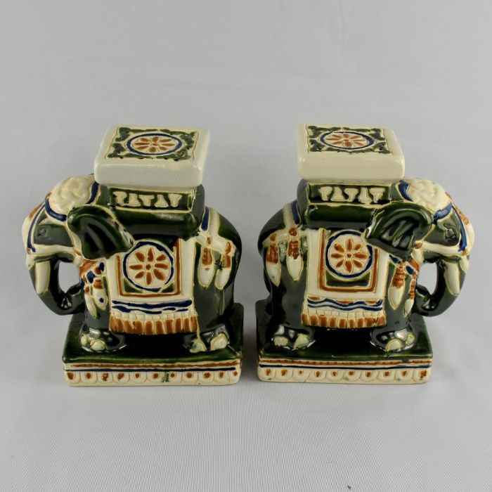 Par de Elefantes em porcelana da China, pintados à mão