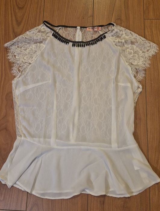 Bluzka z koronkowymi plecami