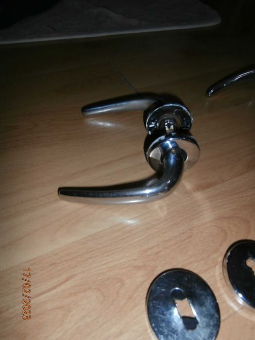 Klamka chrom z oddzielnym szyldem / używana / sprawna