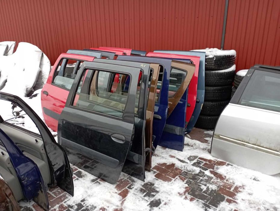 Дверь задняя пасажирская правая / левая Renault Dacia Logan