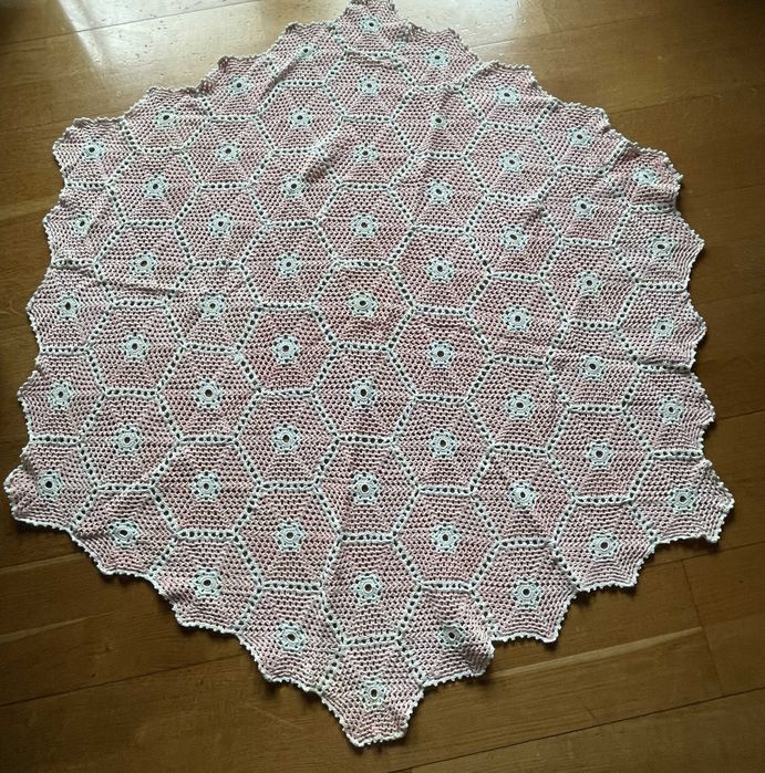 Encantadora toalha de mesa em renda, feita à mão