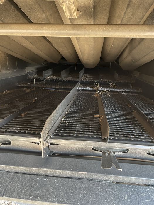 Комбаин NEW HOLLAND CS6090.( зерновая жатка)