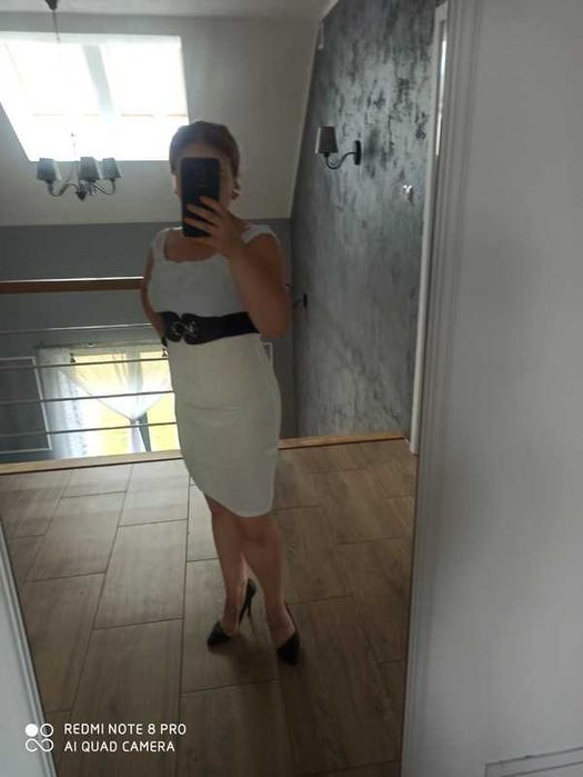 Biała sukienka z paskiem rozm. M nowa