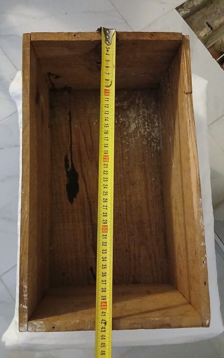 Caixa Antiga em Madeira medidas nas fotos