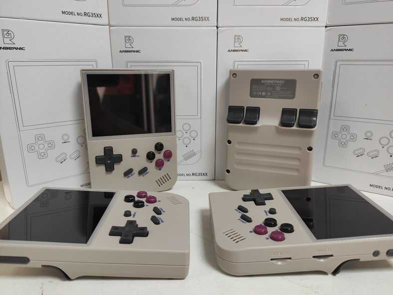 Игровая приставка ANBERNIC RG35XX GREY 2024 PlayStation PSP Денди Сега