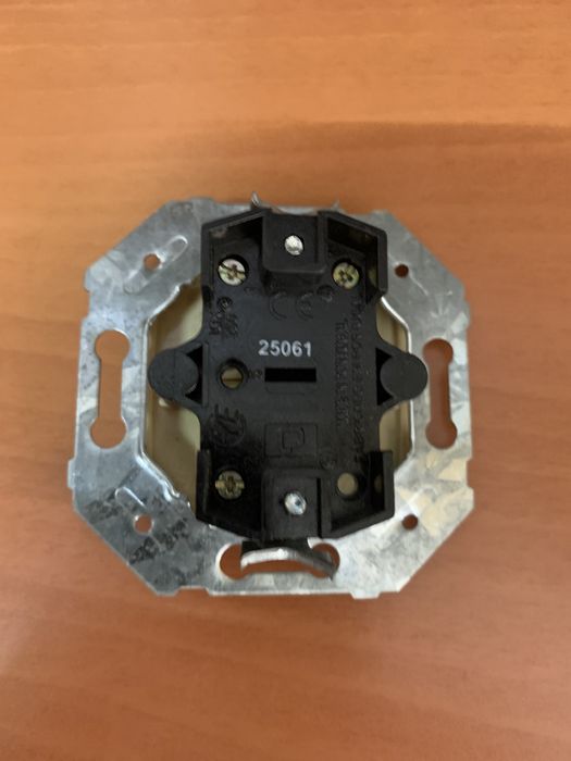 Comutador duplo de escada “ Efapel” 25061