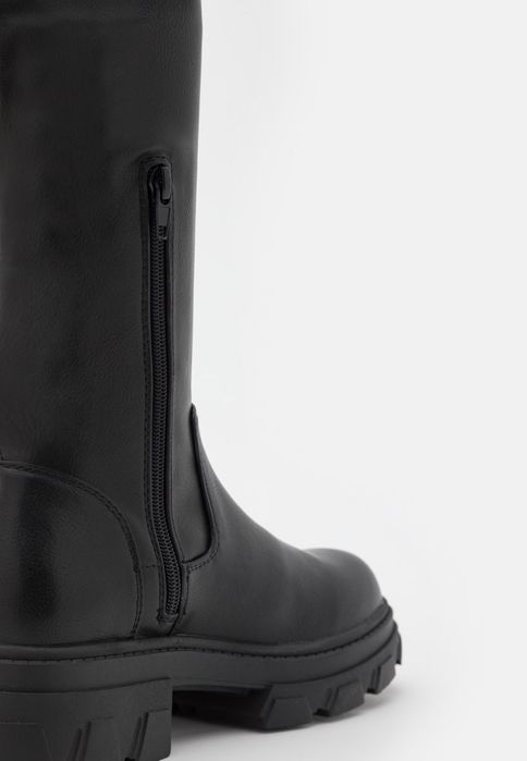 Kozaki muszkieterki na platformie Bullboxer 41