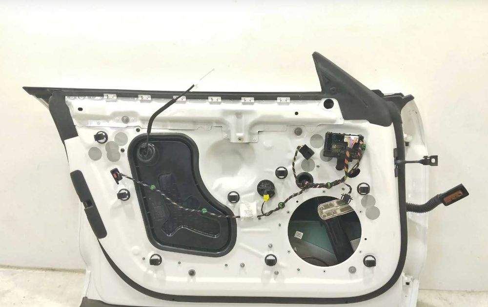 Porsche Taycan двері