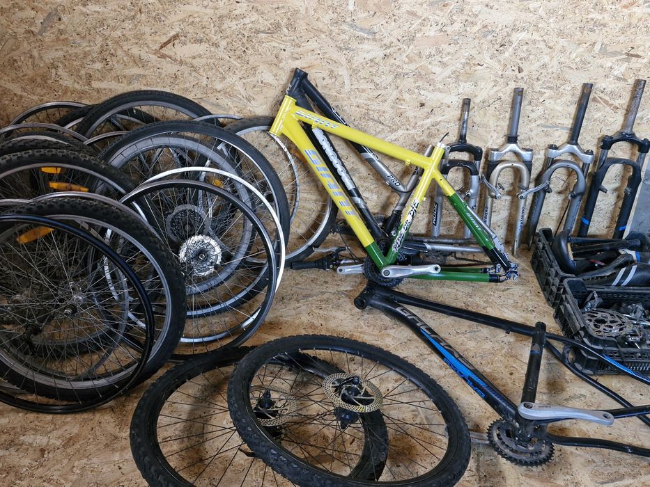 Całość Części rowerowe / Rama / Koło / Amortyzator / Hamulce / rower