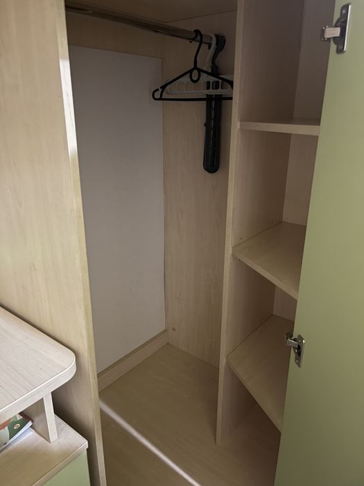 Продам дитяче ліжко-горище зі столом, шафою та сходами-комодом