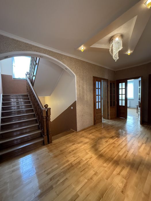 Продається просторий будинок