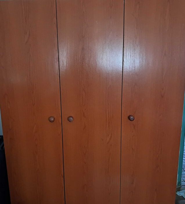 Guarda-fatos com 3 portas