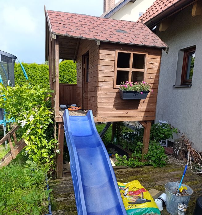 Domek dla dzieci zjeżdżalnia piaskownica