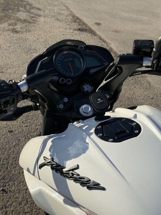 bajaj  pulsar ns200