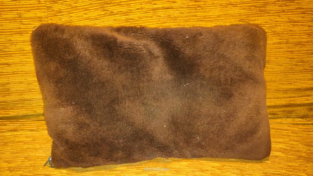 Poduszka z futrem stan bdb