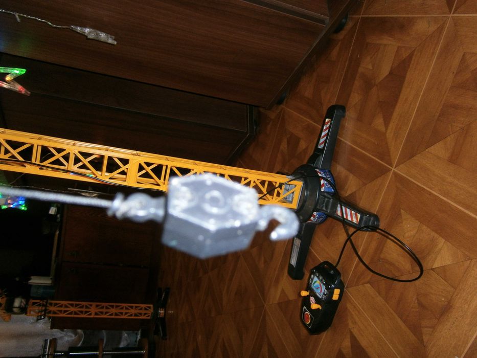 Игрушка подъемный кран детский