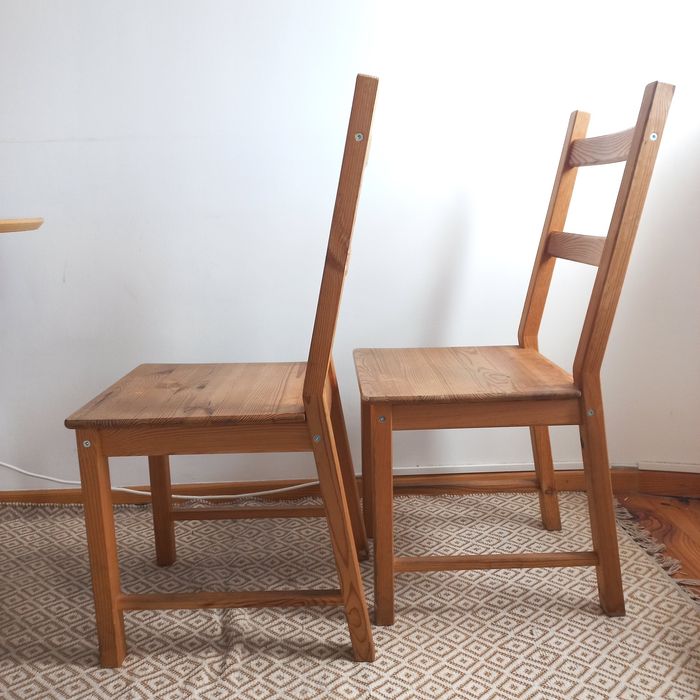 2 cadeiras de madeira
