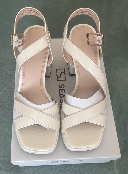 Sapatos de mulher novos tamanho 38