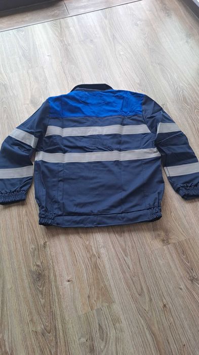 Granatowa bluza z odblaskami