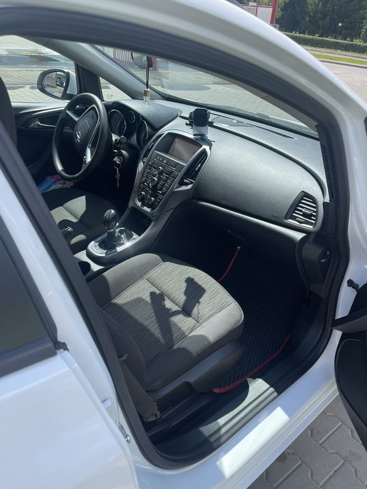 Продам Opel Astra j