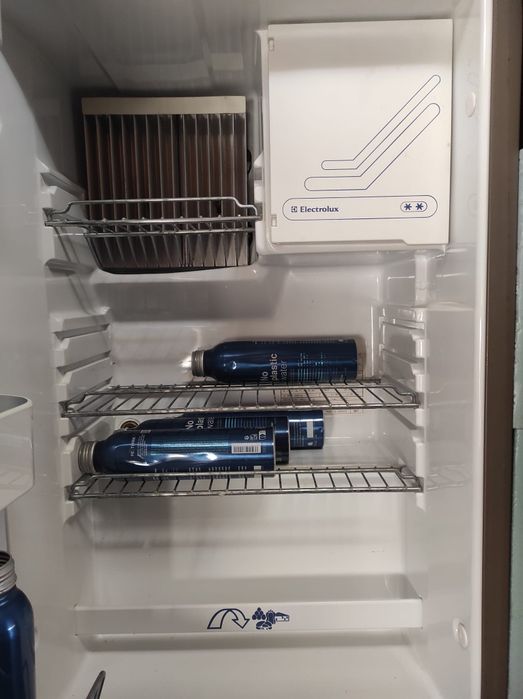 Frigorífico trivalente Eletrolux 70 Litros