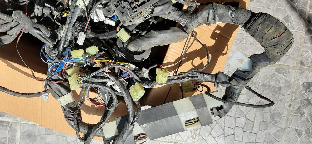 Varios cabos de Ssangyong Musso 2.9TD de 2000