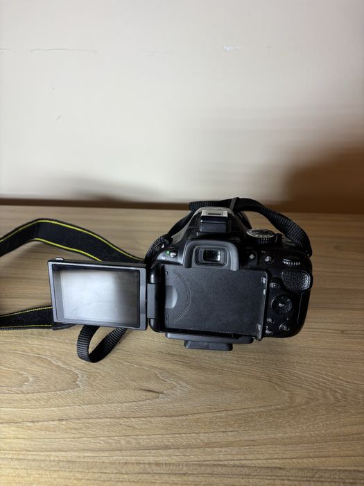 Nikon D5200 18-105mm VR - майже новий стан (чохол у комплекті)