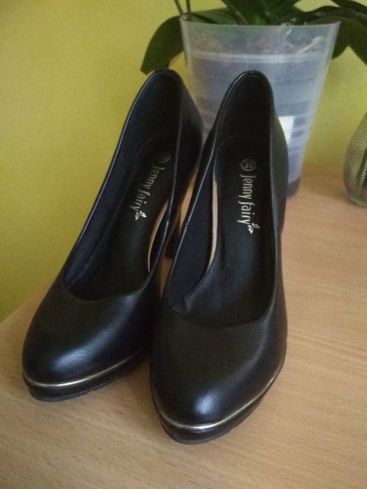 Buty na obcasie roz 35