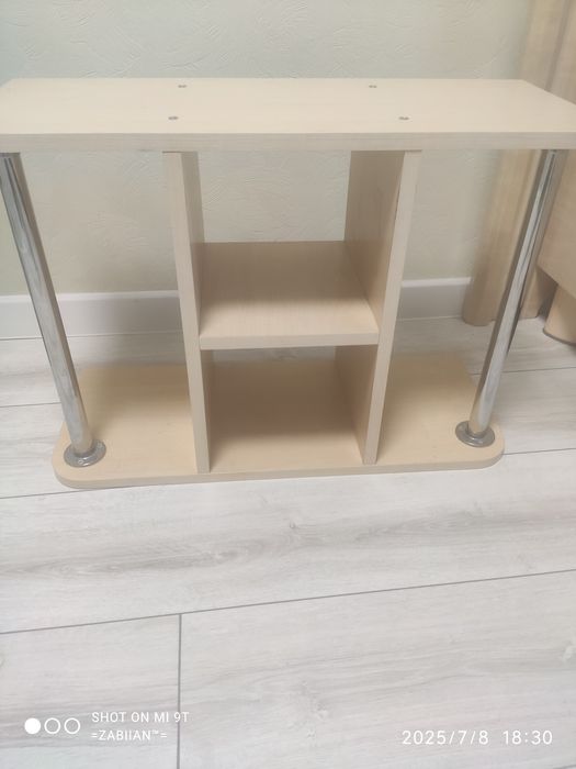 Макіяжне дзеркало з підвісною тумбою