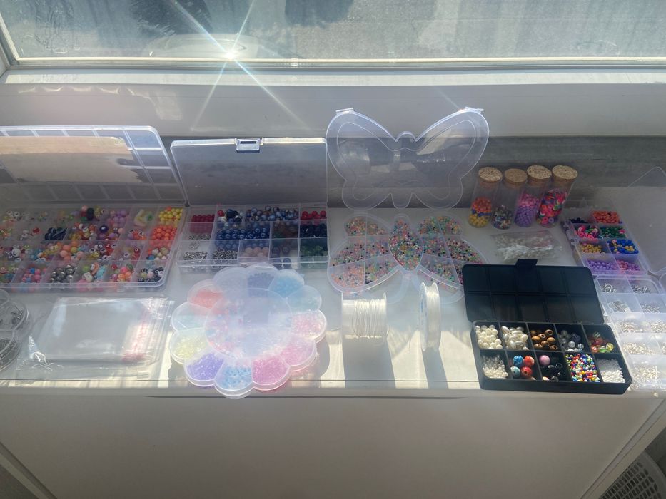 Missangas e material para fazer bijuteria